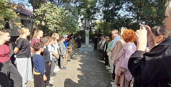 6 октября в посёлке Сенной состоялся митинг в честь освобождения от немецко‑фашистских захватчиков. 