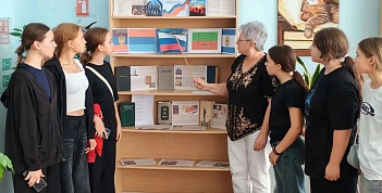В библиотеке СДК пос. Приморский прошёл час истории и выставка «Вместе — большая семья»! 